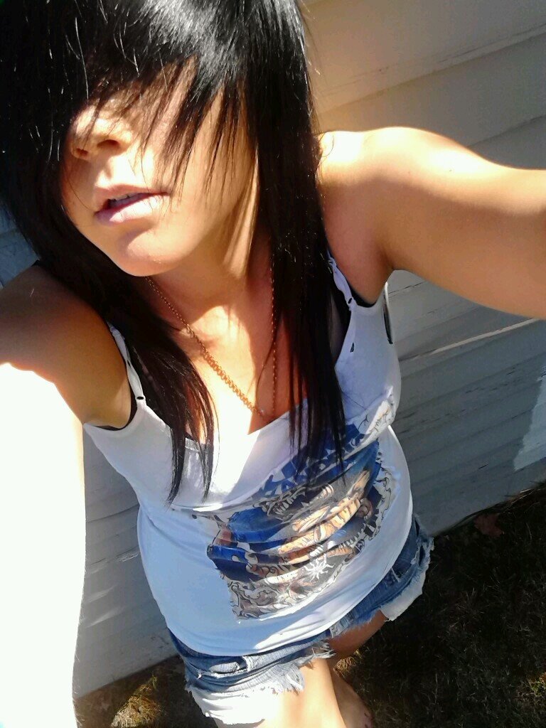 s8nl0v3rrr's profile picture. but dAD ITS SHARK WEEK!!!