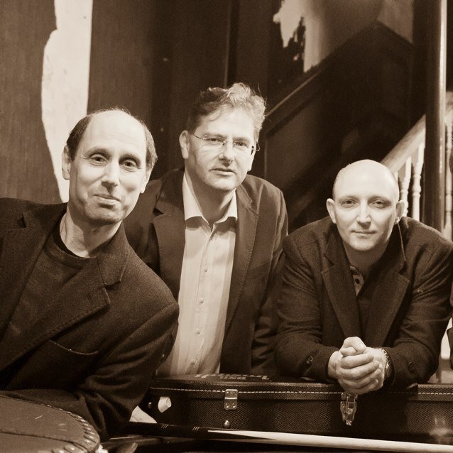 A rockin' originals blues band from London. We Rock out to the blues. Check out our music and come and see us play live. You'll have fun!!