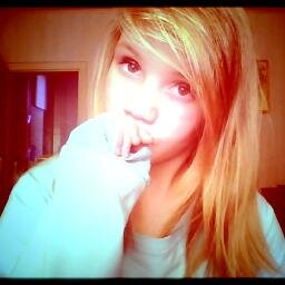 hejo :* kocham one dirction :* a uwielbiam ludzi  którzy w sklepach śpiewają ich piosenki hih :*