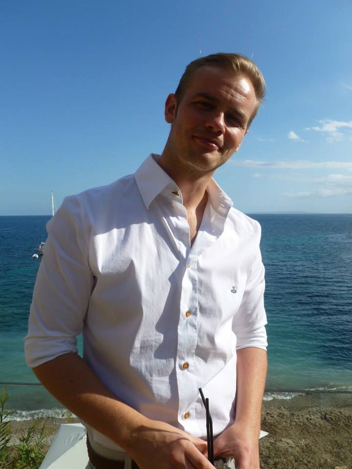 Hailing from Hull, York based German looking, music loving gent. Resident DJ at Different Language, Hull.