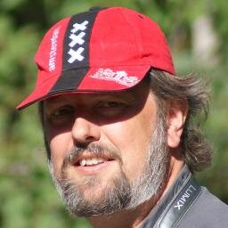 Passionné de fundraising et de synthétiseurs, protestant et citoyen engagé.