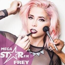 Dos warriors apoyando a la hermosa CeCe Frey, de lunes a viernes de 18:00 a 19:00! Bea y Carly.     http://t.co/uadTfvDTMv            @CeCeMissXtotheO