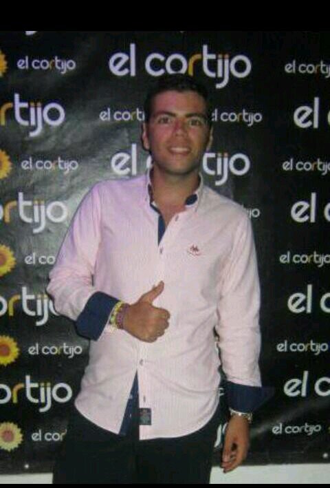 FcoJosemolina's profile picture. Sevillano y Estudiante de Auxiliar de Enfermería. GRAMPODECISTA hasta la médula. Te doy un consejo: sonrie hoy, xk como no lo hagas será un día perdio.