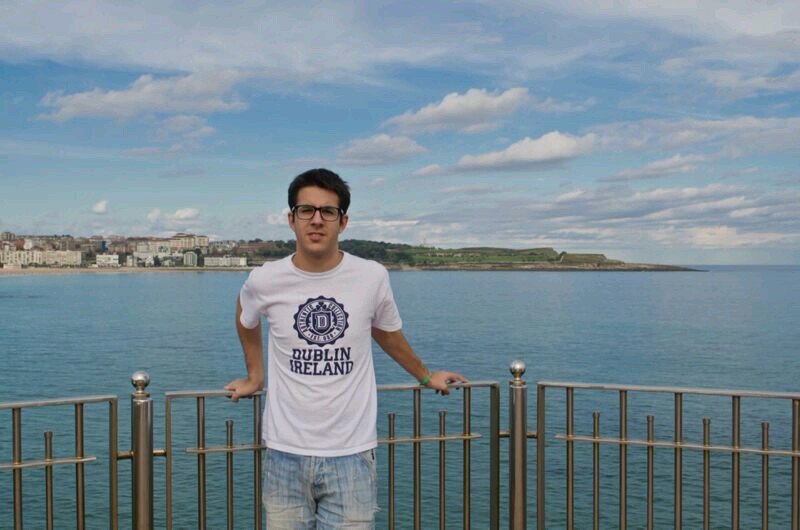 Riojano de 32 años graduado en la Escuela Universitaria de Turismo Altamira en Santander. Culé y ex-jugador del A.F.Calahorra. Life is a game, play it hard.