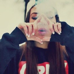 Welkom op het eerste DROPPINGS_ account! | Wij gooien foto's, en tweeten allemaal SHITT! ♥ Volg @TIENERRSHITT__♡ Contact/Adverteren? BjoetieOrNot@hotmail.com