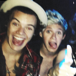this is a free follow :) follow me at @gayliciousx bYE