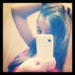 Amor nao acaba.. filmes acaba,balas acabam,dias acabam,beijos acabam,,noites acabam,chocolates acabam,o assunto acaba-desejo diminui....Amor nao acaba.Ele nasce