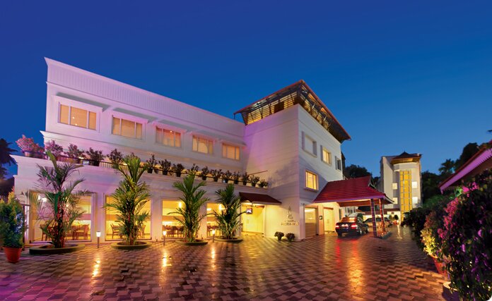 Hotel Coral Heights,Ambalapuzha,Alappuzha,India.
http://t.co/mAXUAiMBKJ
info@hotelcoralheights.com
0091 477 2278554