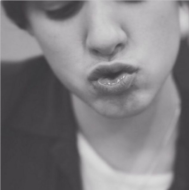 GO FOLLOW @Vansofbrad_ PLEASE, SHE FOLLOWS BACK