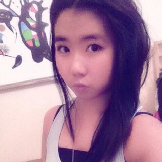 My name is Emma I live in Sweden i'm 16 year old but i come from thailand . So... I like playing music and i compose my own and guitarist . 그리우 데.