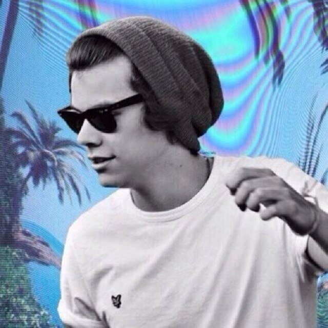 Follow @prxdaharry bc she gave you this free follow Racing my friend to 5k