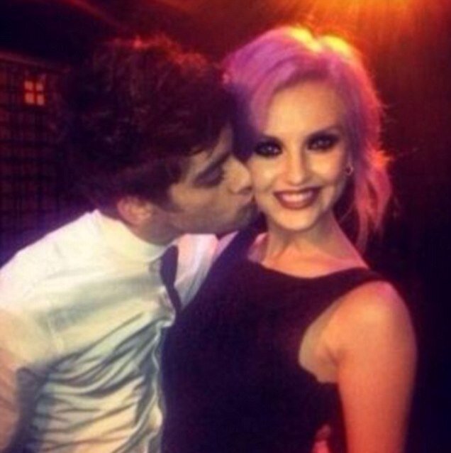 Ello! Im Perrie popular girl at school |taken| I love MY @HotZaynMailk Hes mine...I love him!