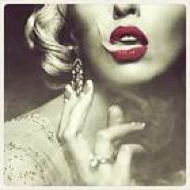 blndhrdntcr's profile picture. Look like Barbie smoke like Marley ✨