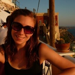 theladyinred's profile picture. I owned a red coat once.