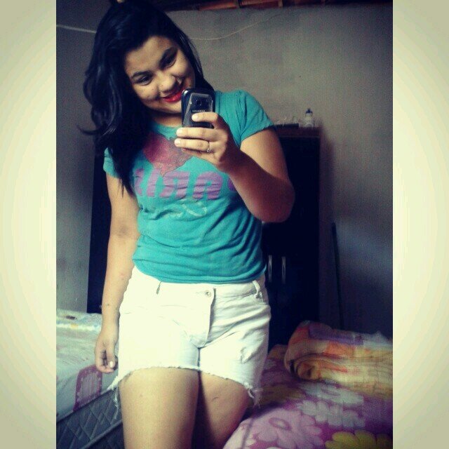 “Aos poucos a vida vai me mostrando, por quem eu devo lutar e de quem eu devo desistir.”/ Irmã da princesa @_DriiSiilva s2' | paixão @wesleysafadao |.