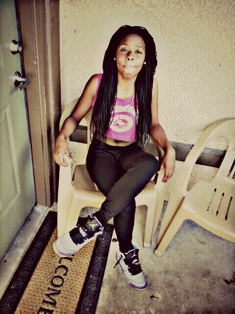 i keep a gang of bad niggas Wit me too and we aint neva goin back to wat we use to do.