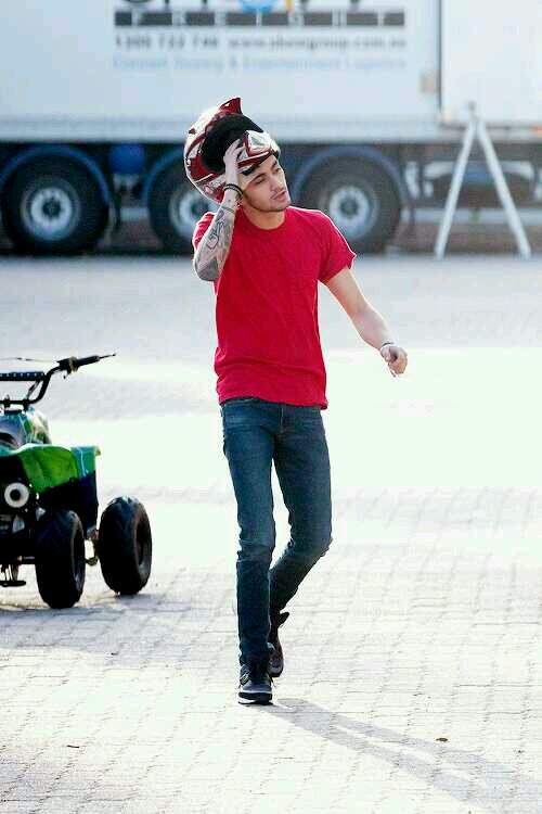FOLLLOOOOW @IrisSannuh pleasee 
iloveyou x bye