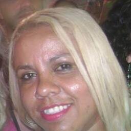 Sou alguém, em constante processo de construção Humana e Cristã!!mas estou aqui tentando ser melhor 
a cada dia!!