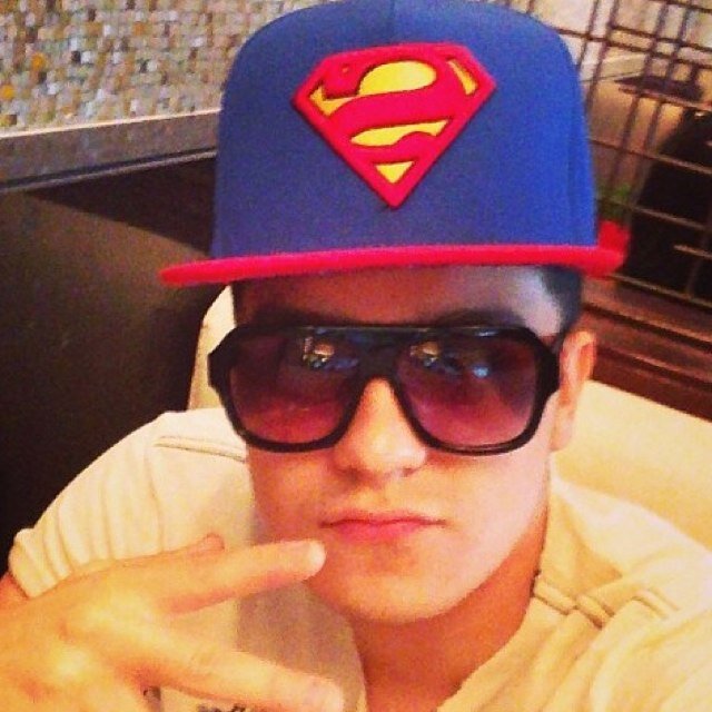 Posso ter muitos defeitos, mas a minha maior qualidade é te amar com todo o meu coração e jamais abrir mão disso.(CPL) @luansantana Since: 24/09/11 Oficial :*