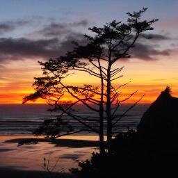 Nestled in the Agate Beach Cove overlooking miles of pristine beach.