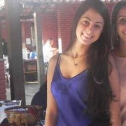 Cissa, libriana, aspirante a jornalista e apaixonada por cinema. ''Não deixem que seus sonhos sejam apenas sonhos.''