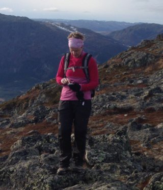 institusjonssjef, hypokonder, oversosial, dårlig rygg, men lykkelig og blid. Kan litt om alt ;) Tweets på eget ansvar, håper jeg :)