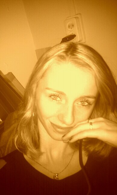 i am a girl with a smile on her face xx