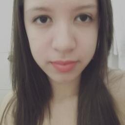 A luz que me ilumina é mais forte que os maus olhos que me cercam.