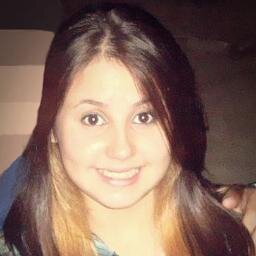 Linda, inteligente, muito amável e mais modesta ainda :3
