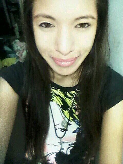 Haz lo qe a ty te haga feliz & qe no te importe lo qe los otros piensen =)