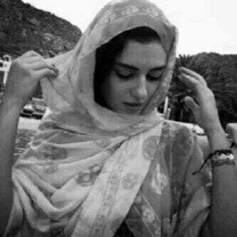 ‏‏‏انا جزء من الهدوء سكنتني خيبه ذات يوم وافقدتني الكثير من الفرح احب ان اكتب عن الغياب لأن حتما الكل سيغيب ♡`        فولو حق ابو دقيقه خله لك