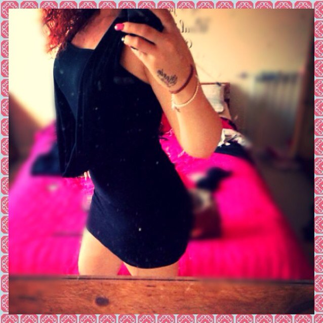 Names laura :-) im a personal trainer and dance teacher. Love life and always smiling xxx  mwahh  xxx