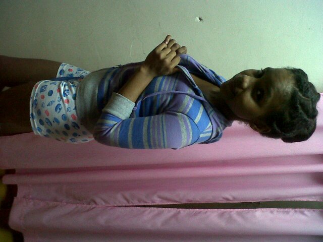 Quien me envida =le gusta lo miO quien me critica =me ase fama kien me envidia =me ase valiOsa :) :p