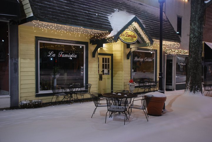 La Famiglia Italian Ristorante is located in the heart of the Marietta Square. 45 West Park Square, Marietta GA 30060 http://t.co/w6mbmuRvre  770-425-9300
