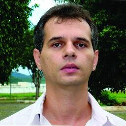 Sou músico profissional, especializado em Contrabaixo Acústico, hoje formado em Administração de Empresas, atuo no setor Público, como Diretor em Jequié.