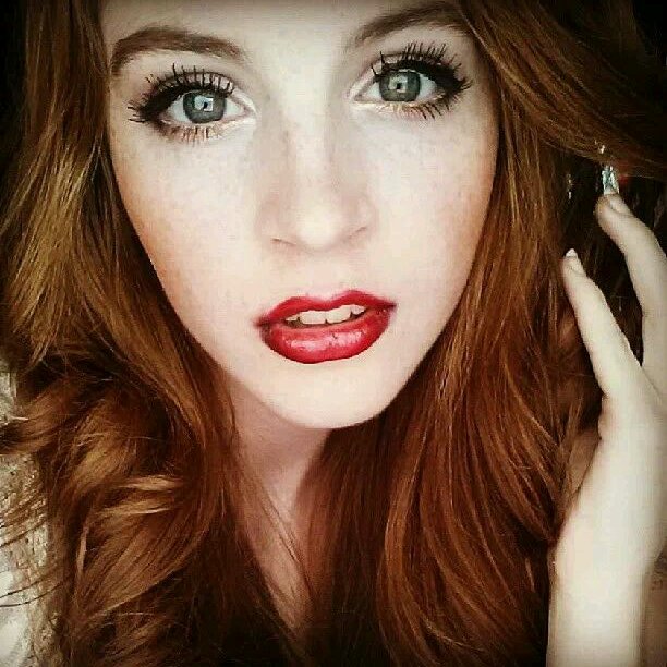Aubrey Rose/18/ Photography/Modeling/Piano/Hair stylist and makeup artist/Music is my life (: Peace Love Peanut butter. ily.