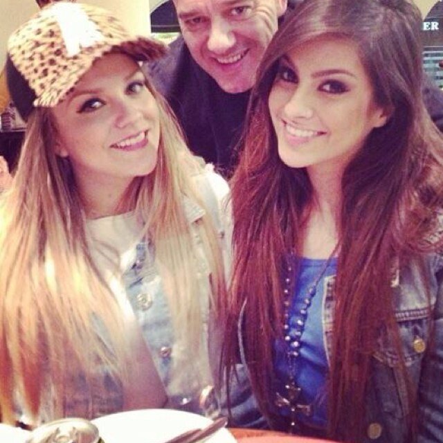 Fã clube criado e seguido pela @nahcardoso e @gabrielalopesg no dia 09/02/2011. Twitter/Instagram: @nessacarolinee e @braz_neto