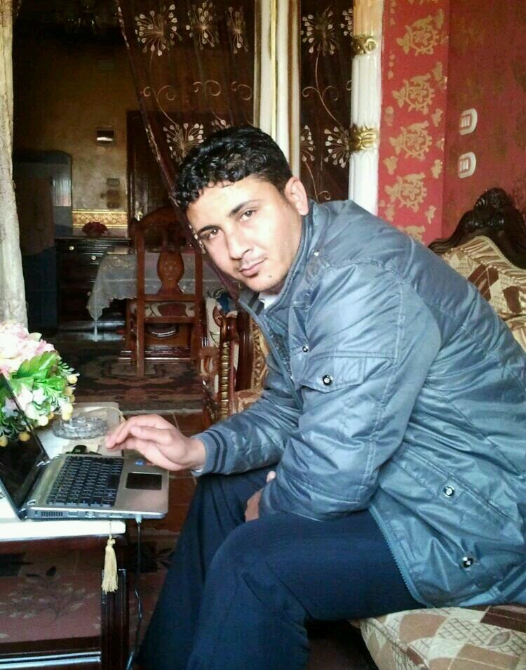 سوف يأتي يوم لا أكون معكم ، وسوف تدخلون لتقرأوا ما كتبت هُنا ، فإن وجدتم ما يؤجرني أنشروه ، وإن وجدتم ما يؤثمني أتركوه .! تغريداتي بالمفضله