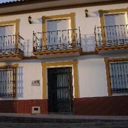 Rosaleña  de pura cepa ,lo mas importante mi familia.Soy feliz aunque  sea de pueblo.