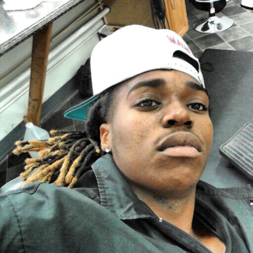 Koolin n da shop grinding out tryna make a way....Focused

#Teambarber #Coldsteel #TeamLevis #Teamshakehouse