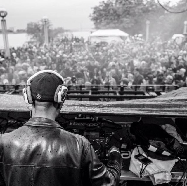 Top100djs's profile picture. 