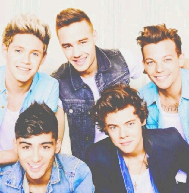 Justin faz serenata, Cody Simpson faz serenata, The Wanted faz serenata e porque a One Direction não pode fazer também?
#DirectionersNeedSerenade1D