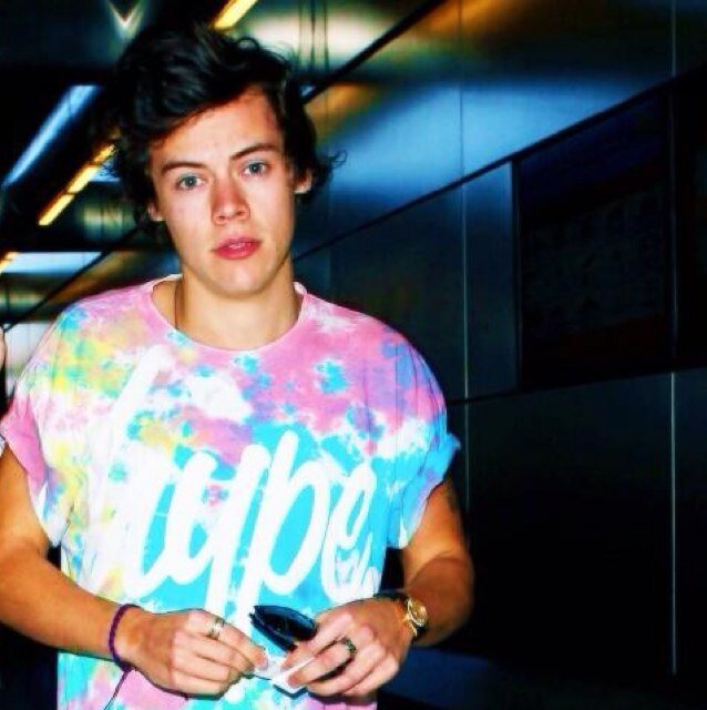 Just Me Harry. Im Strange.But im madly In Love With Louis. My Beautiful Fiancé Is Back (: (RPaccount for Black NoteBook) BackUp: Harry_BN
