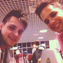 ``Vou viajar o UNIVERSO pra ter, mais MIL MOTIVOS pra poder te provar que eu AMO VOCÊ's @LucaseFelipeLF´´  |  Since: 13/09/2013.