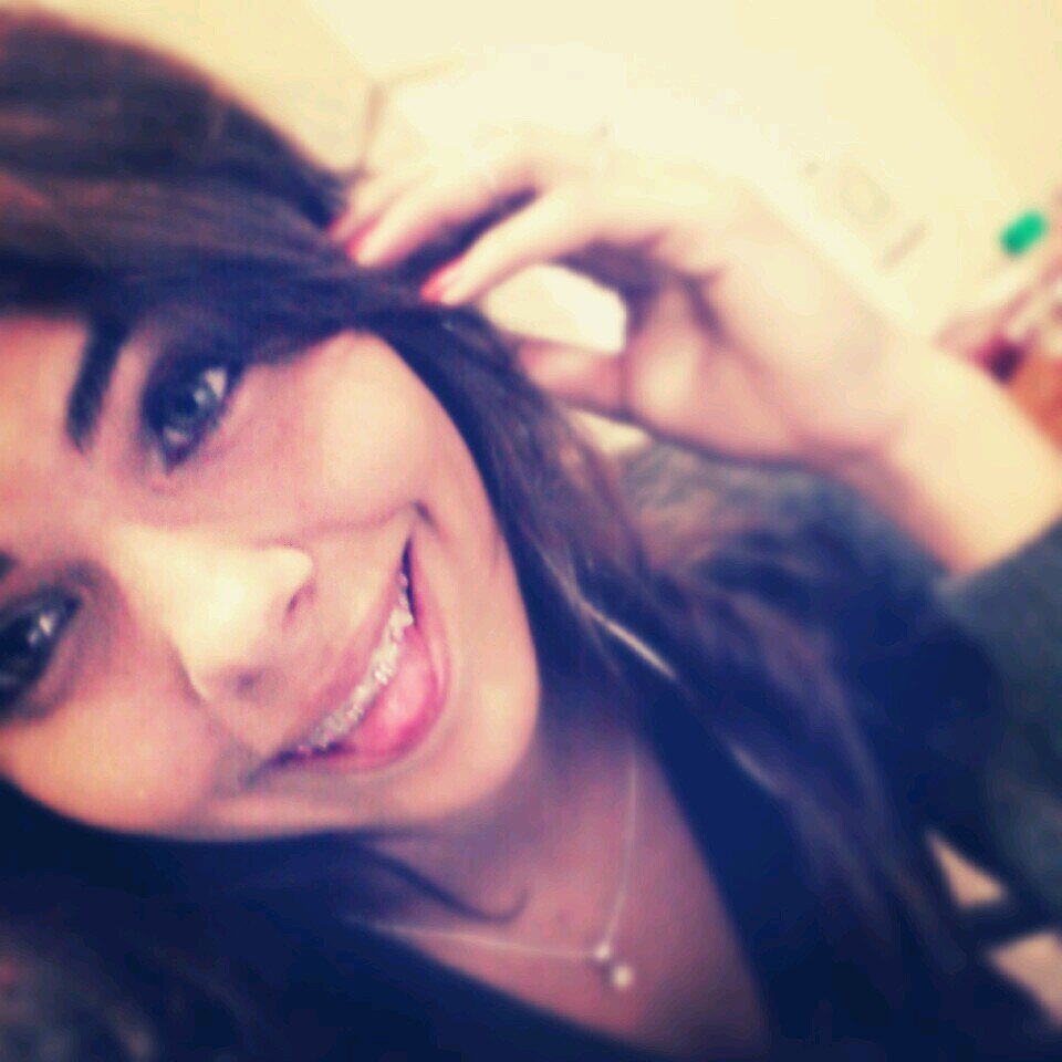 {♥} OFFICIAL - Larissa Santos | Melhor lágrimas caindo por ouvir verdades, do que um sorriso iludido por ouvir mentiras. My Face: http://t.co/sbCz9bQC ;*