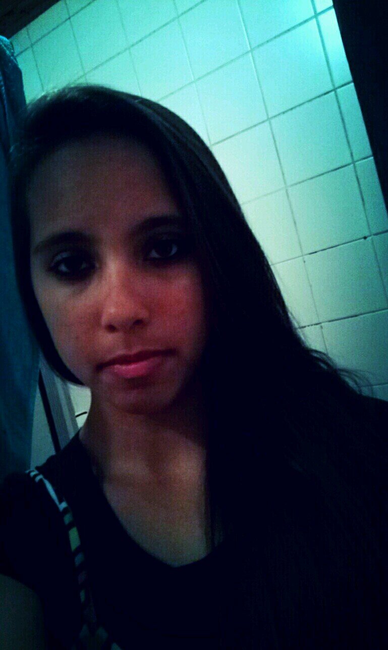 Sou como você me vê. Posso ser leve como uma brisa ou forte como uma ventania, Depende de quando e como você me vê passar. ;))