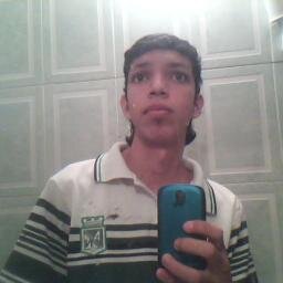 nunca dejes desaparecer la sonrisa de tus labios aunque tu corazon llore :)