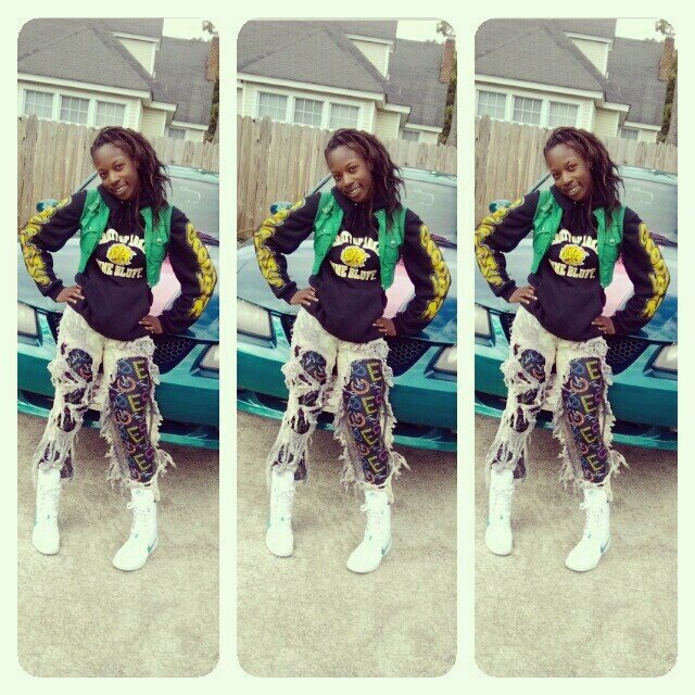 Single                                                                                    :-)Follow Me and I'll Follow Back(-:....DUH!!!!!