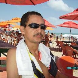 Sou uma pessoa simples, muito caseiro, ler a Bíblia e minha paixão.