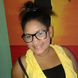 Joven Estudiante de la Carrera de Registros Médicos Y Estadística de Salud Cariñosa y Muy Alegre.